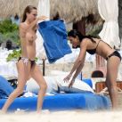 Cara Delevingne y Michelle Rodriguez en la playa (14)