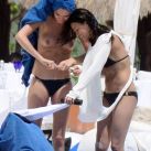 Cara Delevingne y Michelle Rodriguez en la playa (16)