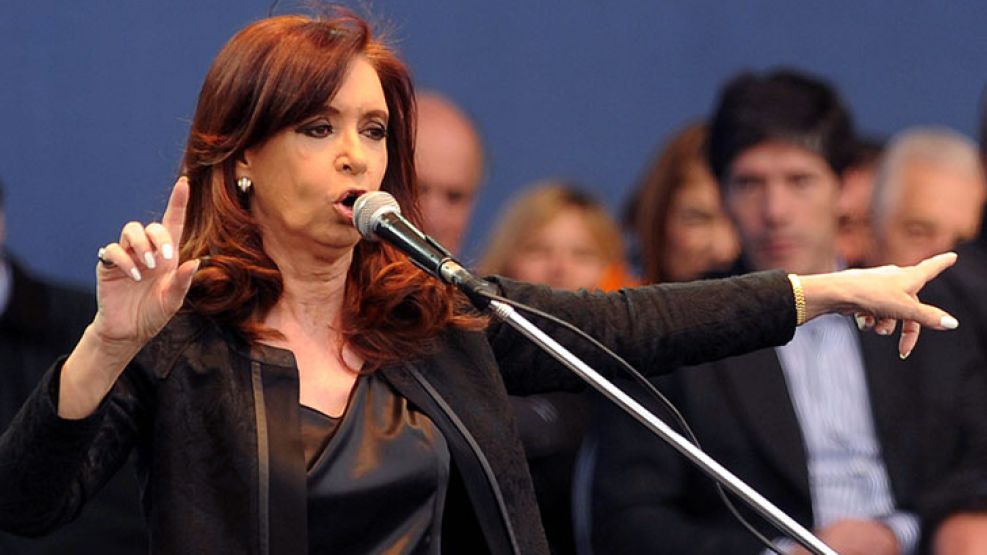 En plena oleada de linchamientos a ladrones, Cristina pidió "evitar los enfrentamientos entre argentinos".
