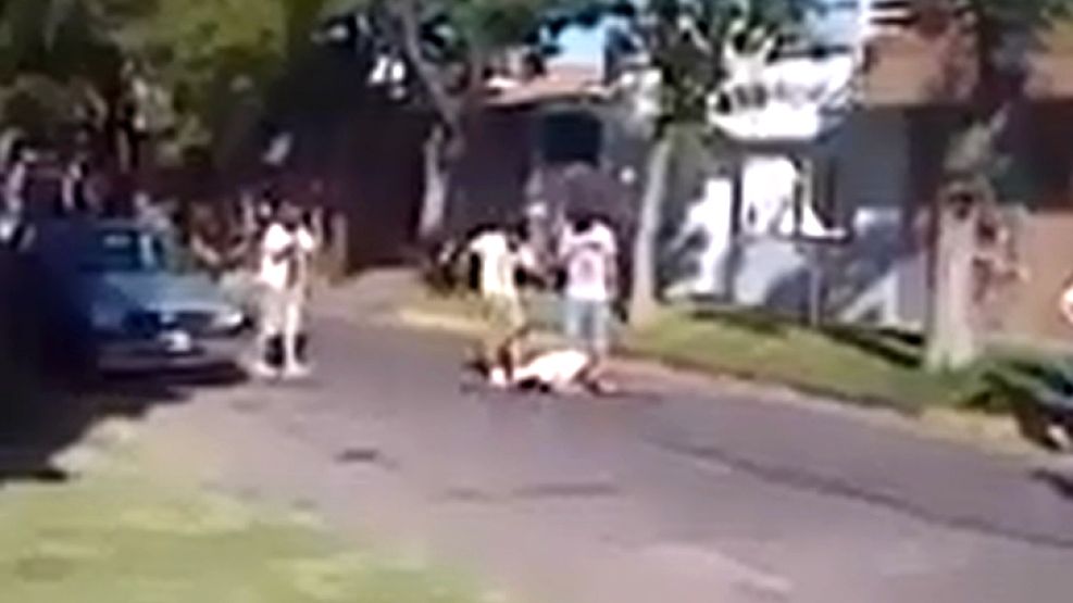 Estremecedor video sobre el letal linchamiento al ladrón de Rosario