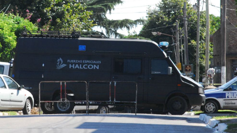  El jefe del Grupo Halcón fue golpeado y asaltado esta madrugada cuando caminaba hacia su casa después de guardar su auto.