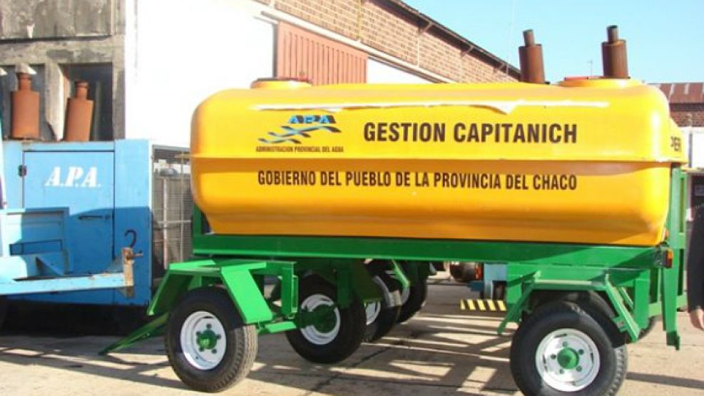 La denuncia sobre los contratos en el transporte del agua en el Chaco, implica al sobrino tercero de Capitanich