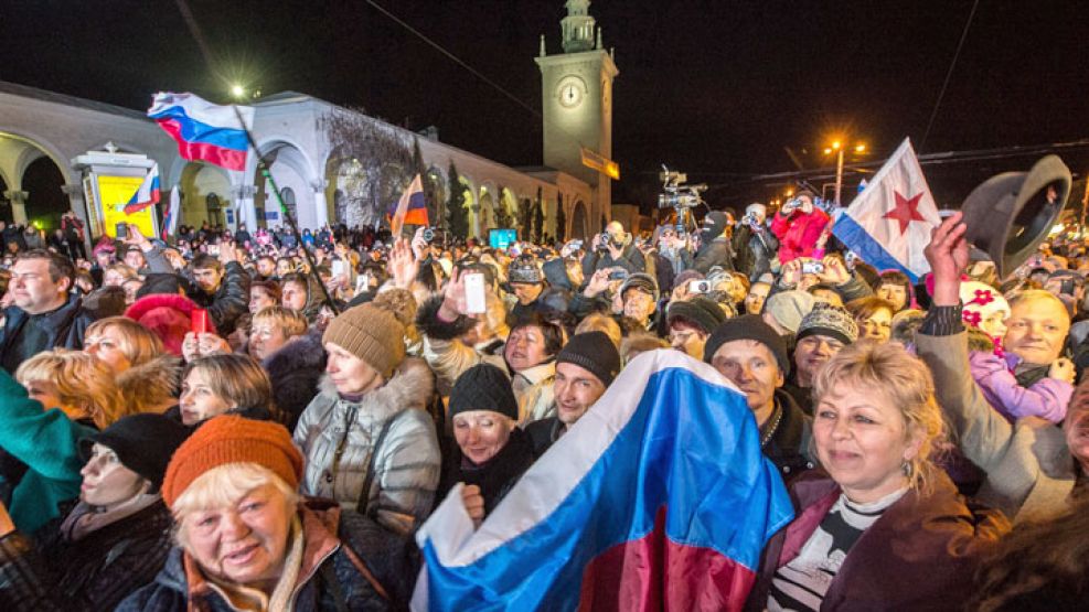 Protestas. Miles de ciudadanos rusoparlantes ocuparon edificios de gobierno en Donetsk.