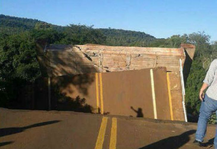 El puente cedió como consecuencia de las lluvias torrenciales en Misiones.