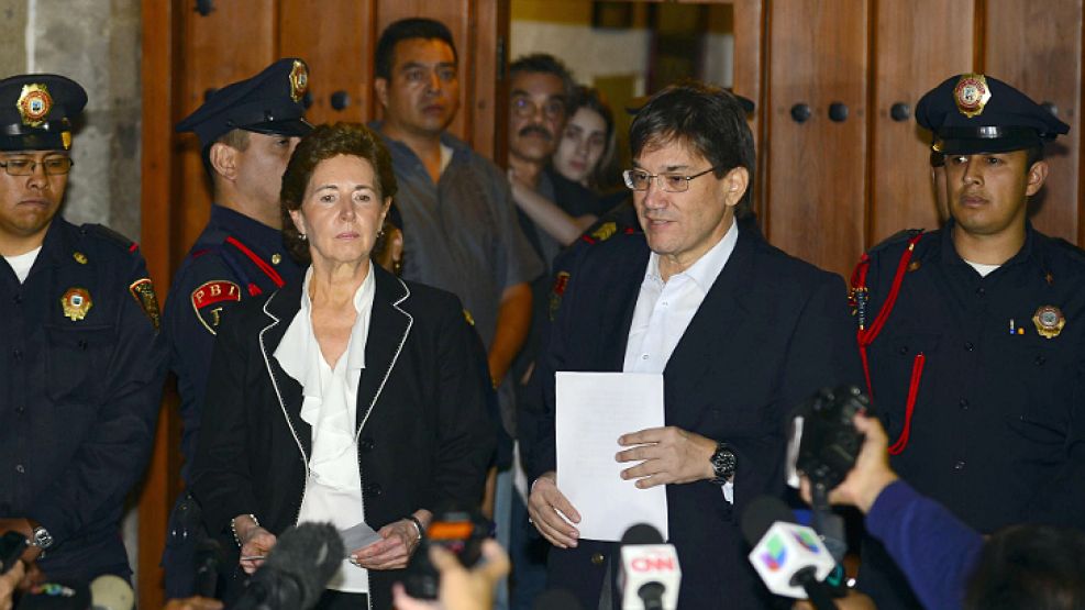 María Cristina García fue la encargada de leer el comunicado de la familia.