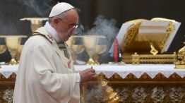 Durante la ceremonia este sábado, el papa administró los sacramentos de la iniciación cristiana (bautizo, confirmación y primera comunión) a una decena de personas
