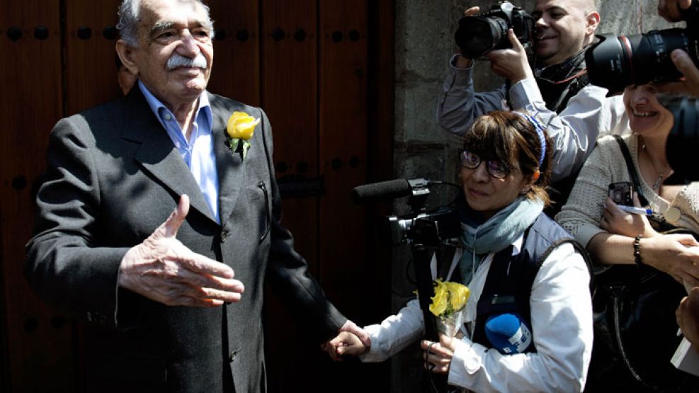 Ultima foto. El pasado 6 de marzo, en su casa del barrio Pedregal de San Angel, México, García Márquez salió a saludar a vecinos y periodistas en el día de su 87º cumpleaños.
