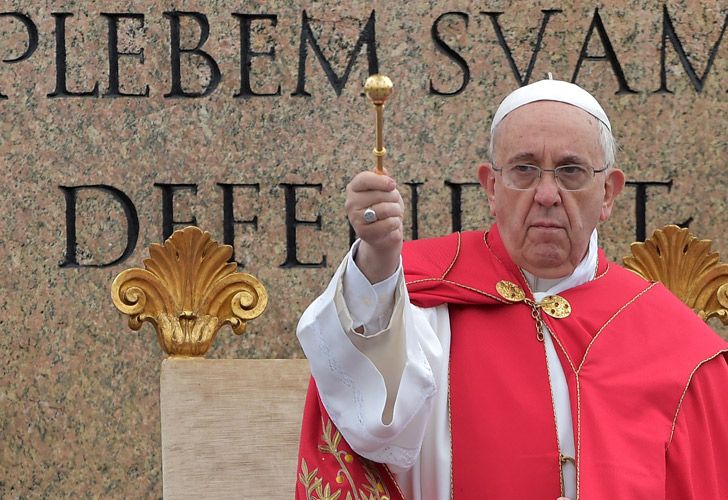 A la ceremonia se sumará la presencia de Benedicto XVI, quien concelebrará la ceremonia con su sucesor, el jesuita argentino Jorge Bergoglio.