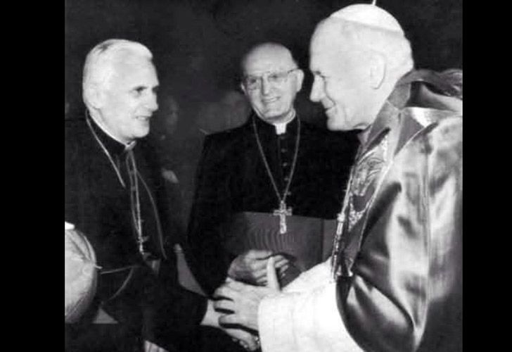 Juan Pablo II y el entonces cardenal alemán Joseph Ratzinger.