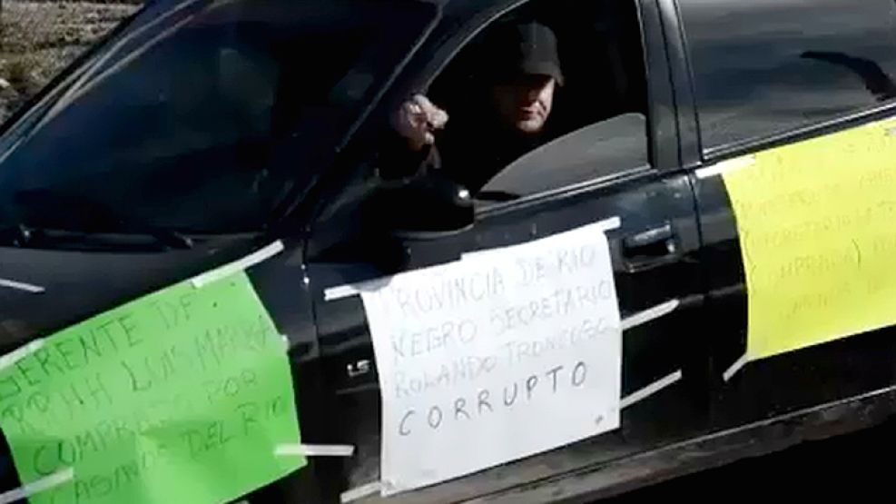 Víctor Romero atrincherado en su vehículo