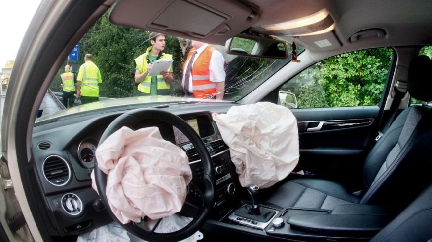 los-airbags-son-pequenos-explosivos-con-bolsas-de-aire-que-protegen-a-los-pasajeros-en-caso-de-accidente-credito-julian-stratenschulte-dpa-dpa-tmn