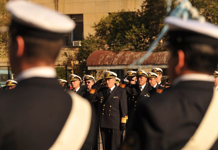 El acto homenajeó a los 323 oficiales muertos en el ataque, casi la mitad del total de los caídos argentinos en el conflicto.