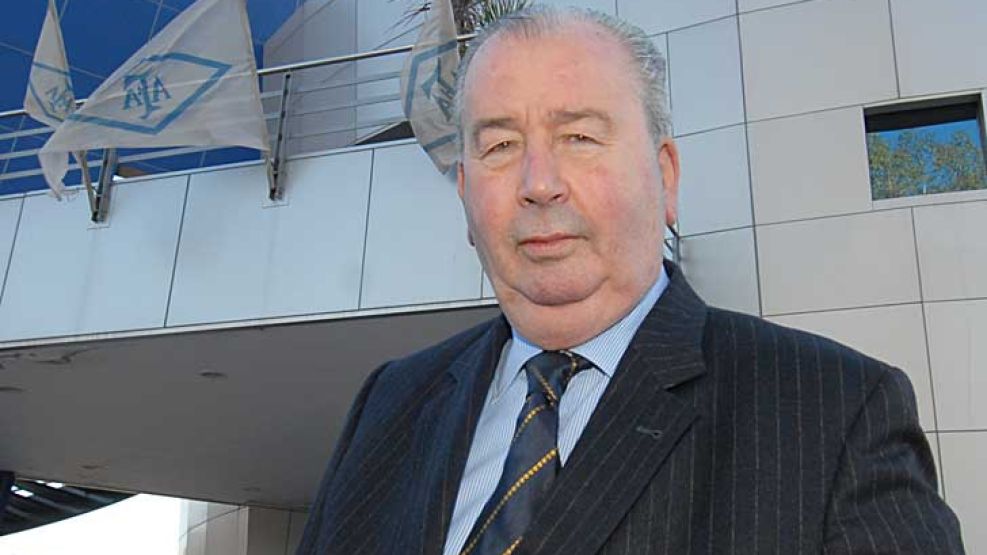 Estrategia. Grondona suma equipos para ganar recursos.
