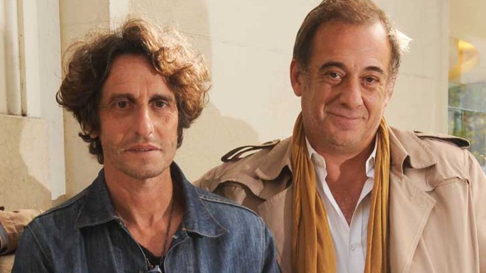 Pareja. Peretti compone a alguien que desea sostener su trabajo. Awada, a su jefe homofóbico.
