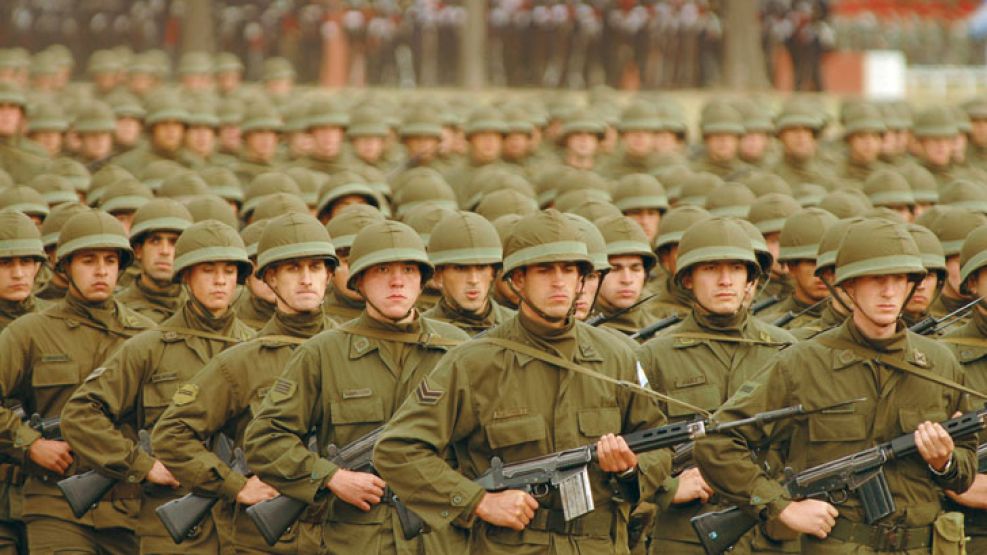 Soldados. Cada vez menos jóvenes quieren integrarse a alguna fuerza militar. No habría instructores.