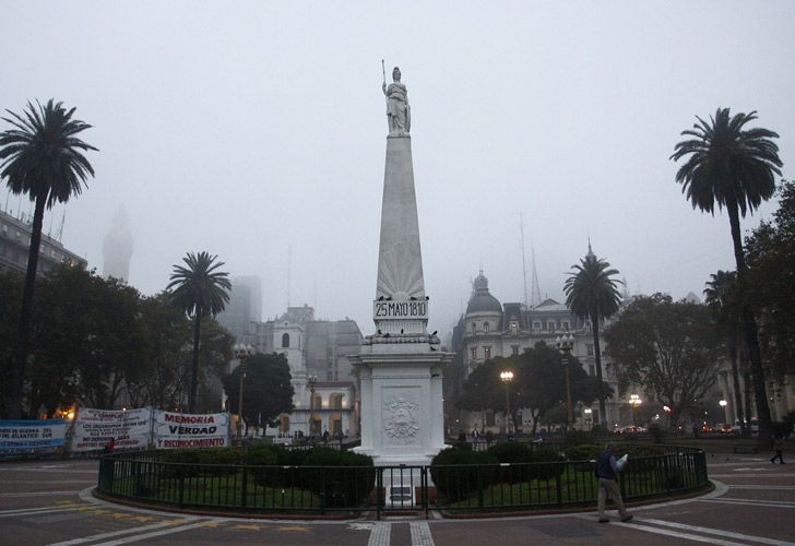 Capital y alrededores amanecieron cubiertos de niebla 
