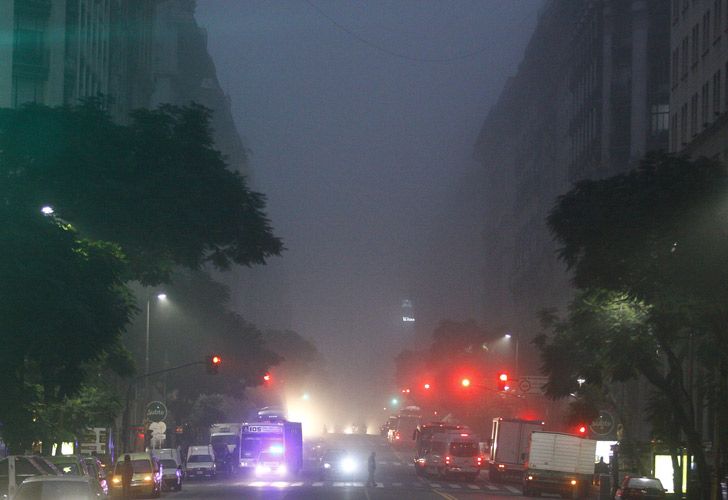 Capital y alrededores amanecieron cubiertos de niebla 