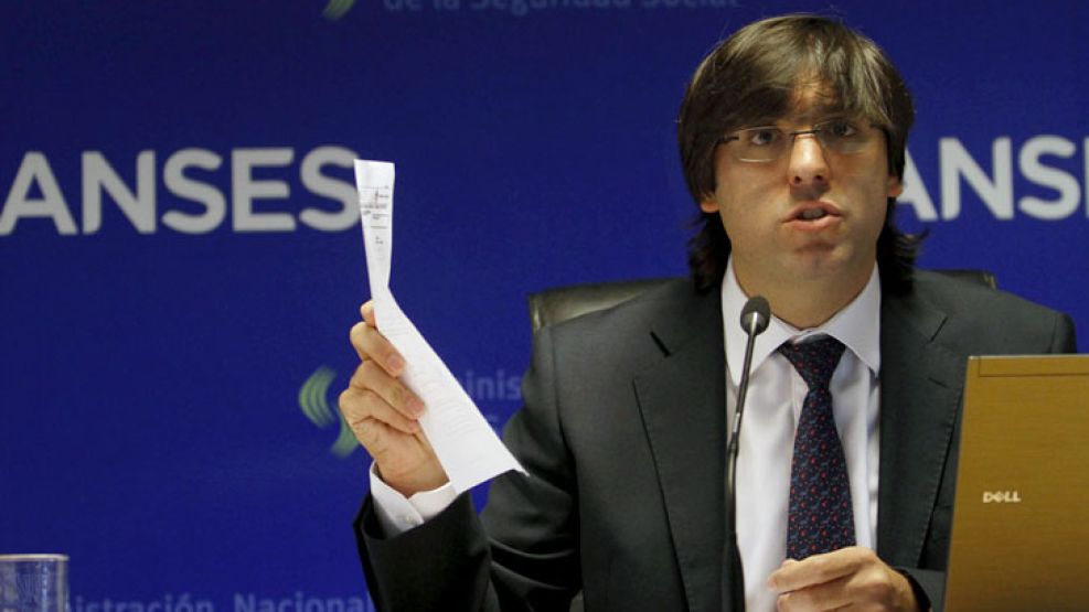 Presionado por un fallo de la Corte Suprema, el titular de ANSES sostuvo que el Gobierno hace "un gran esfuerzo año a año" para pagar.