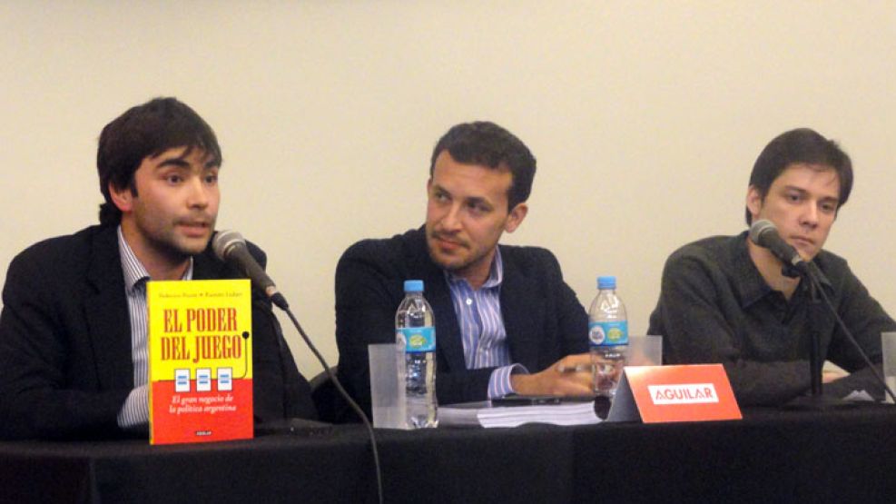 Ramón Indart y Federico Poore presentaron el libro. Moderó Alejandro Bercovich (centro).