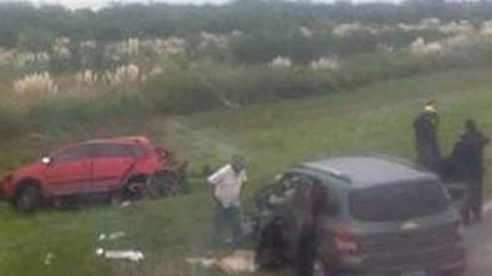 Siete personas murieron y otra sufrió heridas de gravedad al chocar dos automóviles que circulaban por la ruta nacional 34.