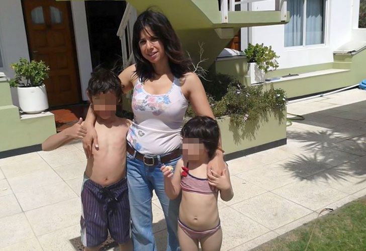 La mujer murió desangrada frente a sus hijos.