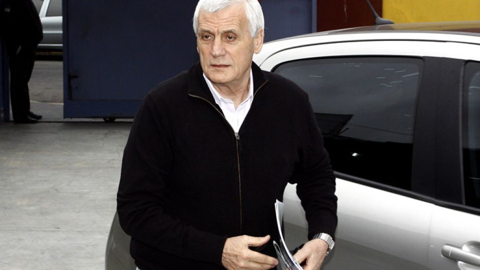 Caló salió a poner su renuncia a disposición.