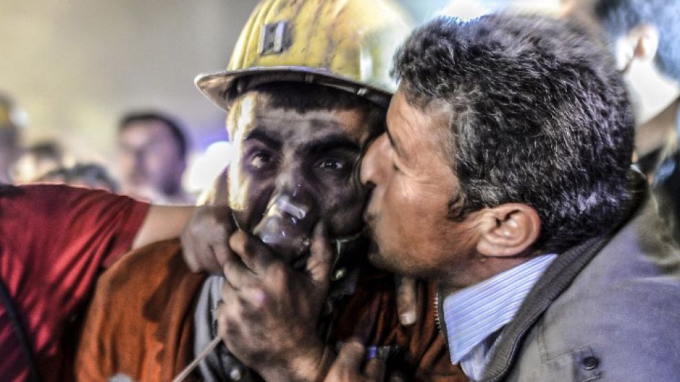 Al menos 205 personas murieron por la explosión de la mina de carbón registrada en el oeste de Turquía.