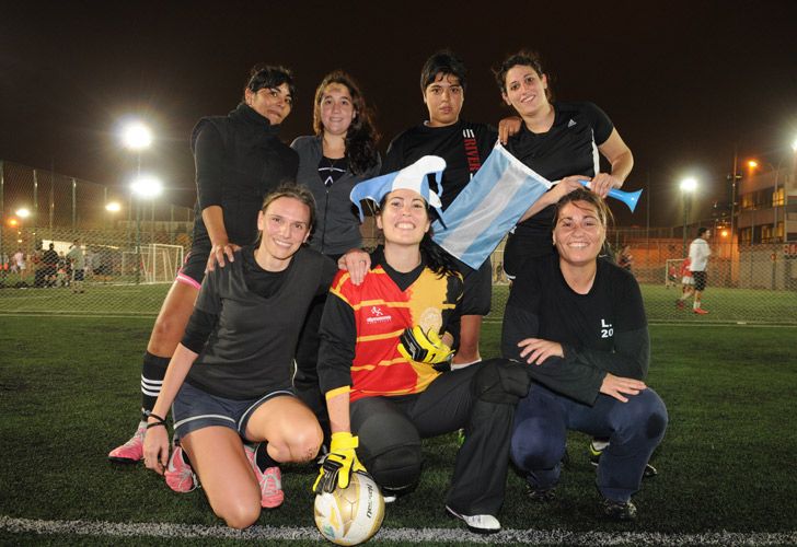La abogada Victoria Pajariño, de Lanús, también juega al fútbol con amigas y tiene planeado su viaje. 