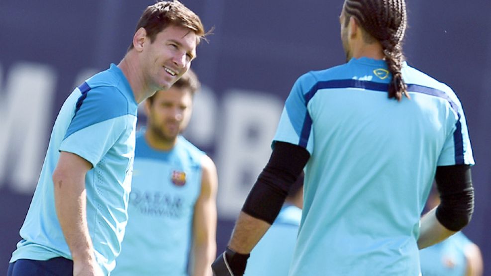 Al día. El Barça mejoró el contrato del argentino, que será el futbolista mejor pago del mundo.