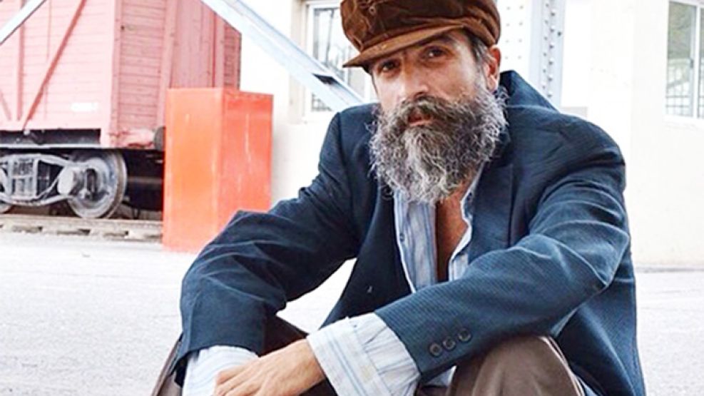 Aspecto. Pachi Tamer, con su barba actual y la ropa que usa antes de las charlas.