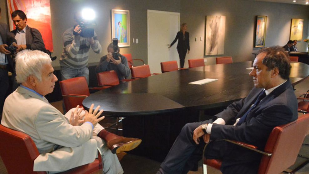 Coqueteos. El cordobés recibió a Scioli el lunes y la próxima semana, al jefe del Frente Renovador.