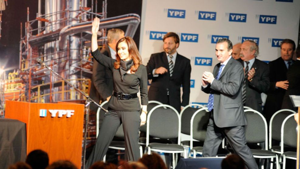 ¿Debilidad? La Cámara Federal pidió investigar a la Presidenta por el acuerdo con Chevron. Sbattella, de la UIF, también en la mira. 