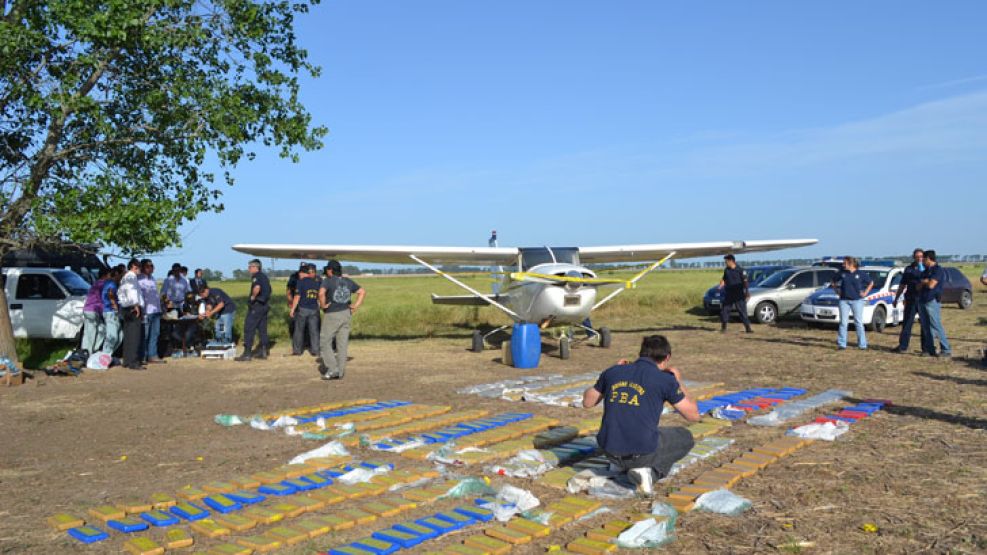 Operativo y captura. En 2011, en Pergamino, personal de la Policía Bonaerense secuestró una avioneta con 300 kilos de marihuana. El colombiano Henry de Jesús López Londoño, conocido como “Mi sangre”, 