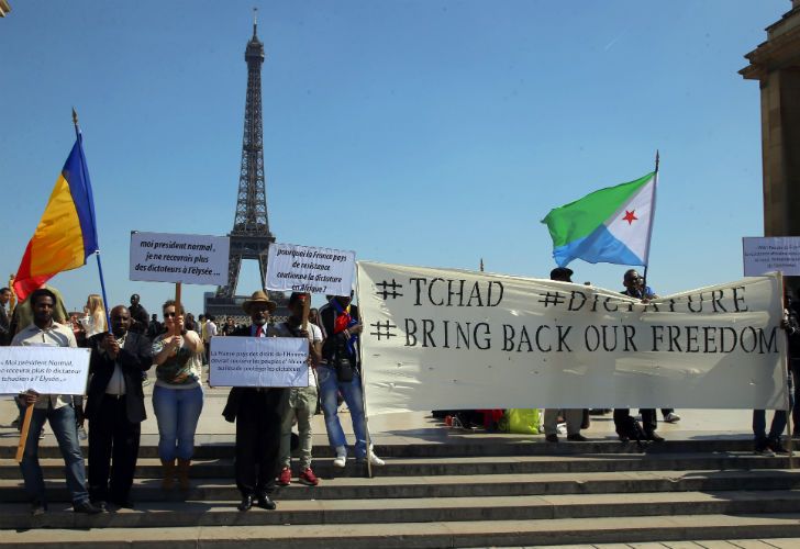 Manifestantes se pronunciaron contra las prácticas dictatoriales del líder del Chad. 