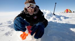 Pruebas. Científicos recogieron muestras del aire y la nieve antártica entre 2011 y 2012.