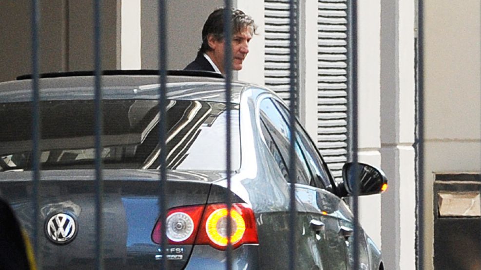 Revés. Boudou deja su departamento el viernes por la mañana.