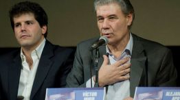 Víctor Hugo Morales al lado de Julián Capasso en la presentación del libro que lo tiene como protagonista