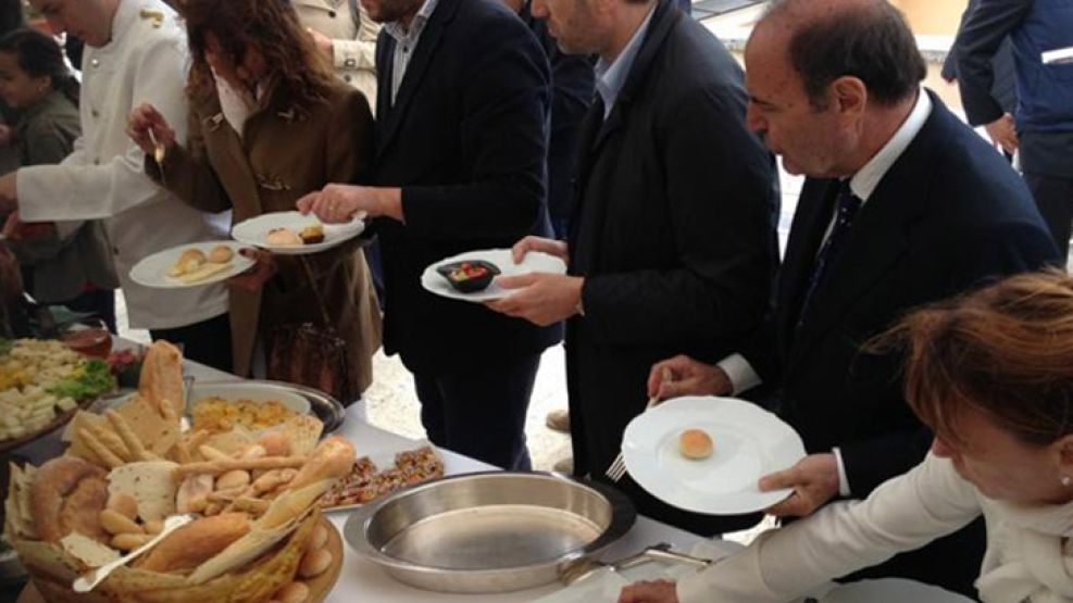 Imágenes filtradas por la web de chimentos italiana Dagospia sobre la fiesta VIP en la terraza del Vaticano.