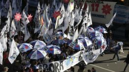 La Cámpora avanza por Diagonal Sur hacia Plaza de Mayo.