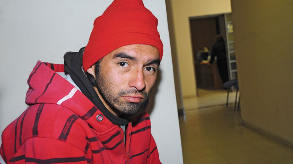 Victima. Victor Robledo, después de ser liberado. “Lo que me hicieron no tiene moral”, declaró.