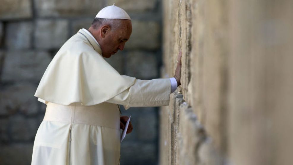 El Papa Francisco, frente al Muro de los Lamentos. 