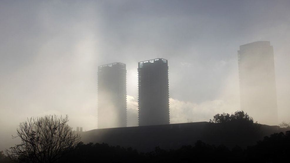 Imágenes de la niebla sobre la Ciudad de Buenos Aires.