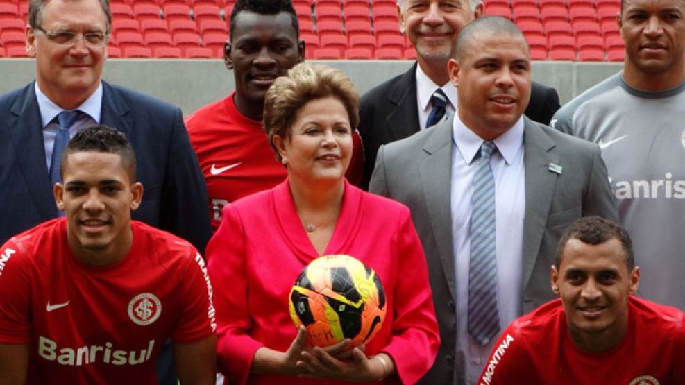 Sonrisas. El ex goleador dijo que la organización del Mundial es pésima y que no votará a Dilma.