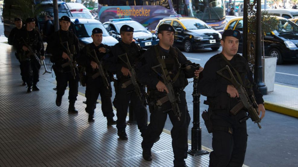 Seguridad. Impresionante dispositivo en el Hotel Panamericano, sede de la reunión.