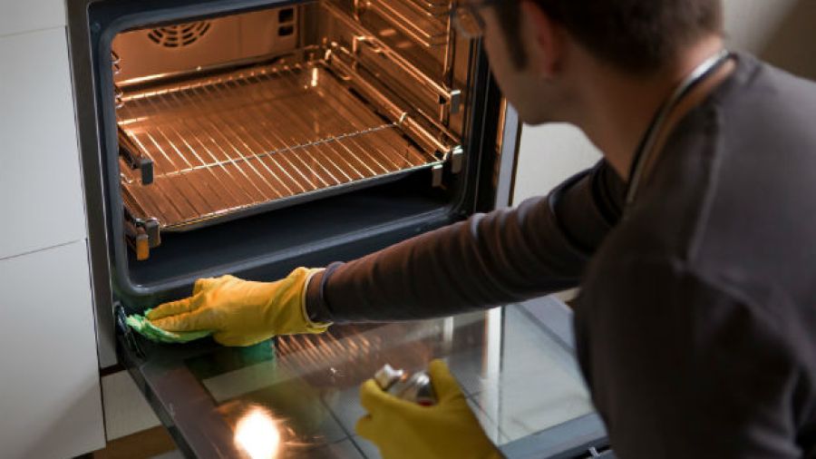 como-limpiar-un-horno-electrico-credito-silvia-marks-dpa-tmn-dpa-tmn
