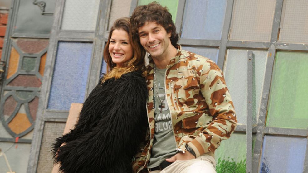 Lindos. Eugenia Suárez (22) y Mariano Martínez (35) viven su historia de amor en la ficción de Estevanez.  