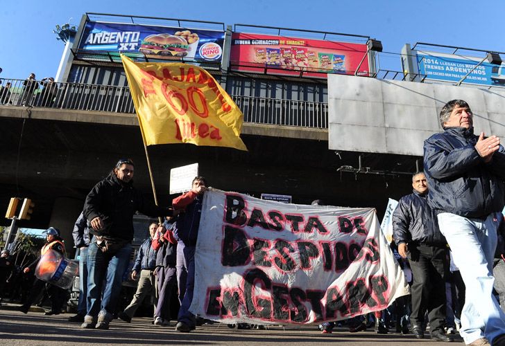 Paro de choferes de la línea 60. Corte en Puente Saavedra.