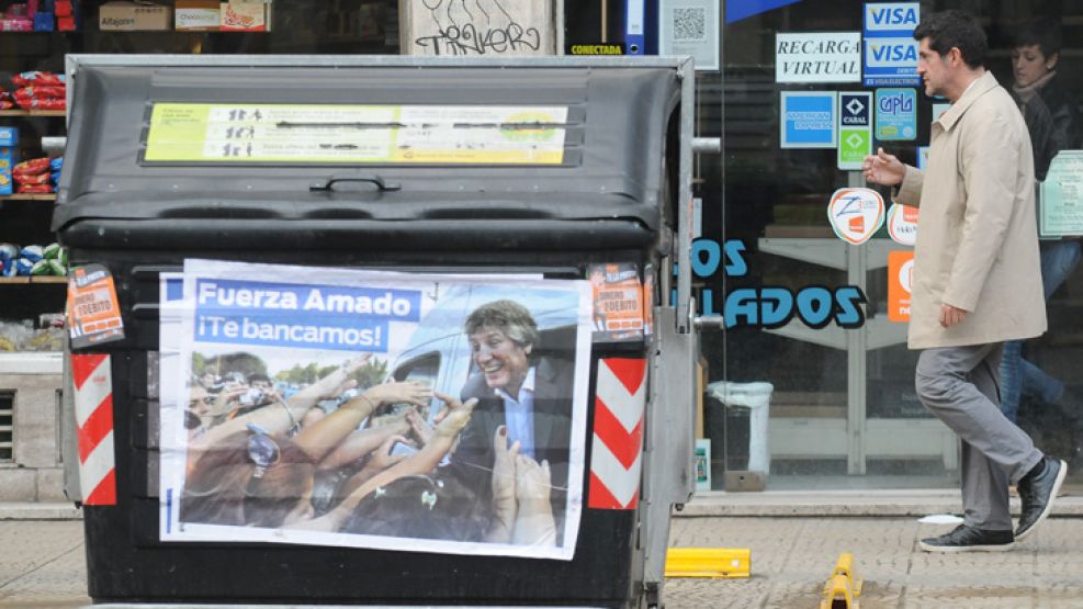 Afiches. Aparecieron en diferentes puntos de la Ciudad de Buenos Aires y Mar del Plata.