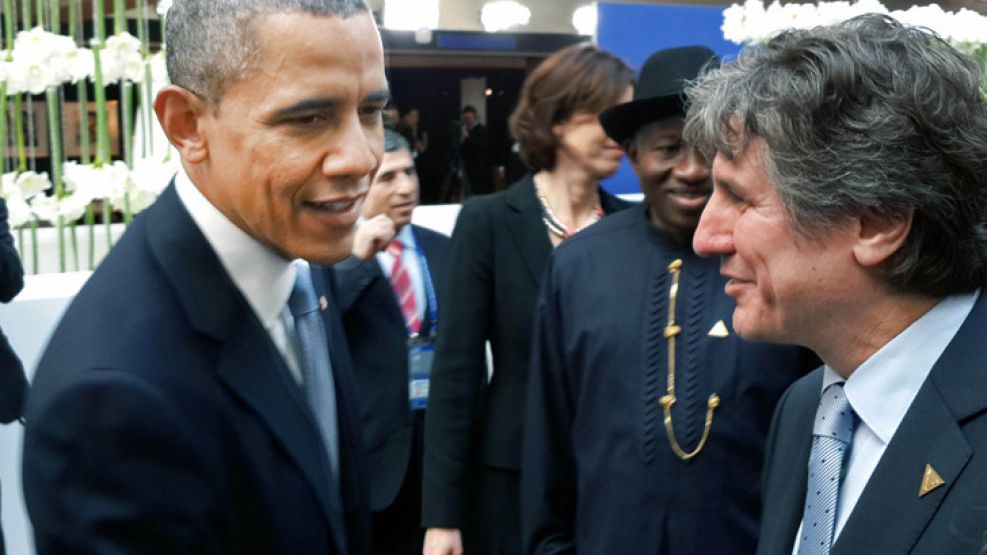 Durante la cumbre de seguridad nuclear en Holanda, el vicepresidente se encontró unos minutos con el presidente de Estados Unidos, Barack Obama. Sonrisas mutuas.