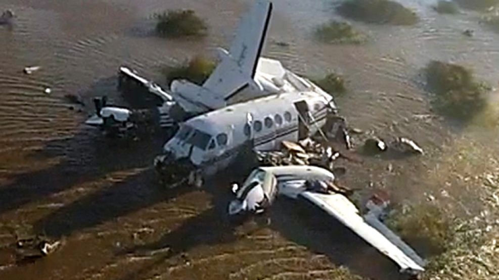 Efectivos de Prefectura Naval Argentina durante el rescate de las víctimas de la avioneta siniestrada en el Río de La Plata